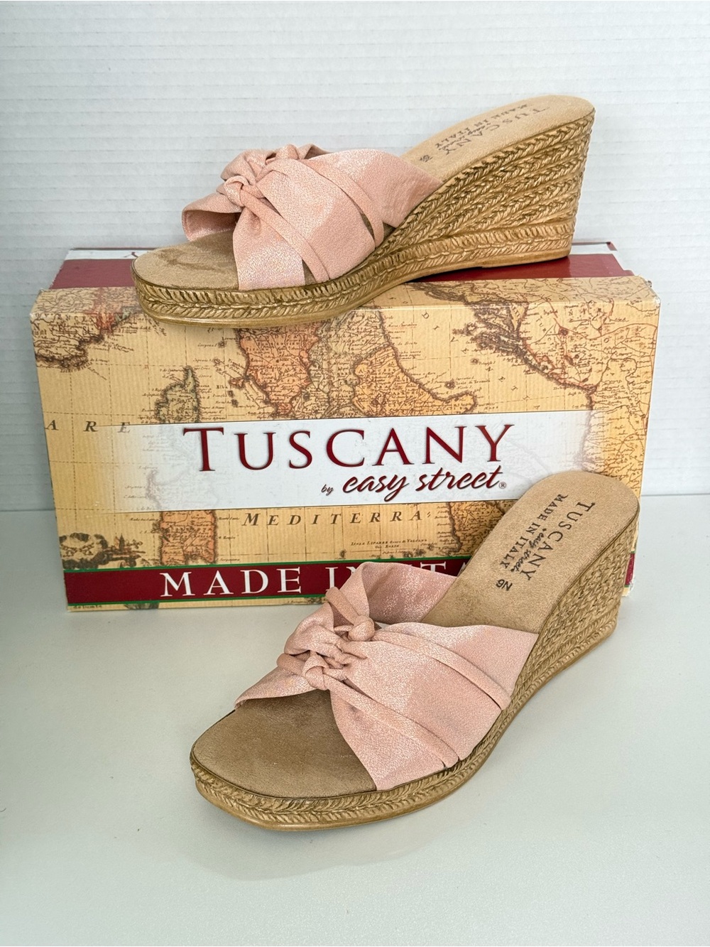 Tuscany by Easy Street Ghita Blush Crepe Wedge Sandals Size 9N Made in Italy